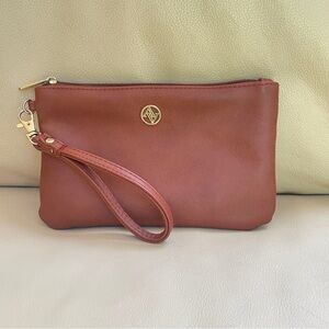 Adrienne Vittadini Wrislet & Phine Charger